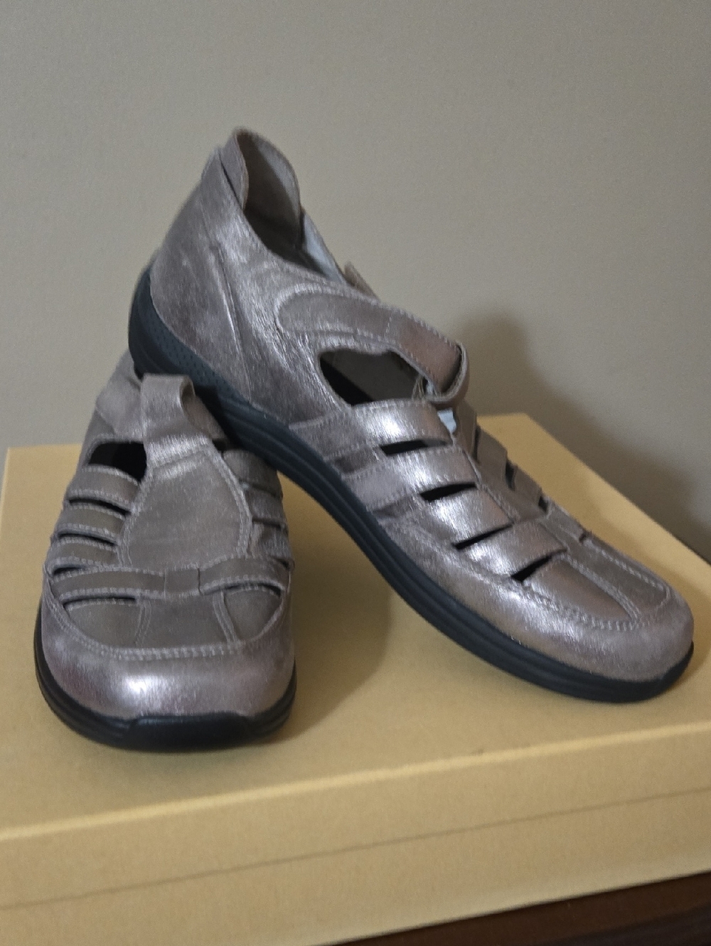 Drew Women's Ginger Metallic Silver Casual Leather Slip-On Shoes Size 11N